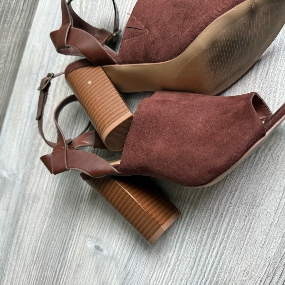 Shoe dazzle Ella Brown Strappy Women's stacked block Heels size 8